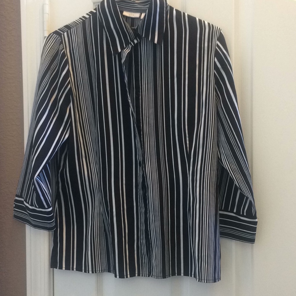 FINAL MARKDOWN Ladies apt 9 blouse small